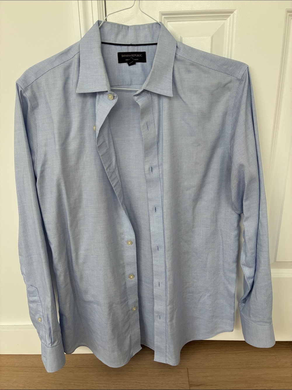 Banana Republic Men's Pale Blue Button-Down Dress Shirt